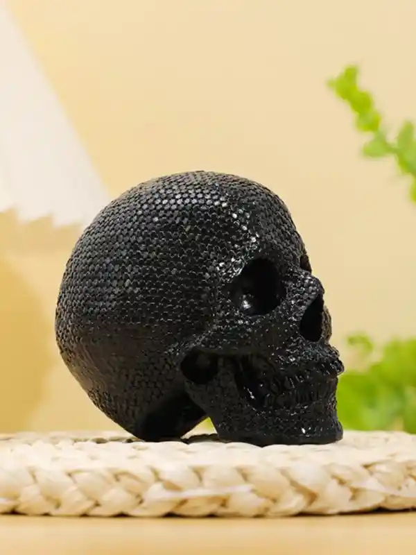 Czaszka ozdobna czarna o strukturze skóry węża