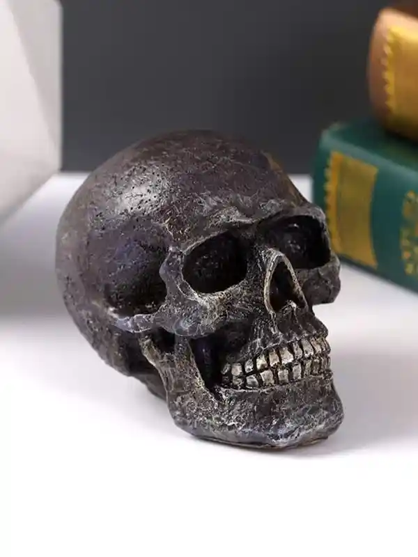 Czaszka dekoracyjna w kolorze czarny-fiolet