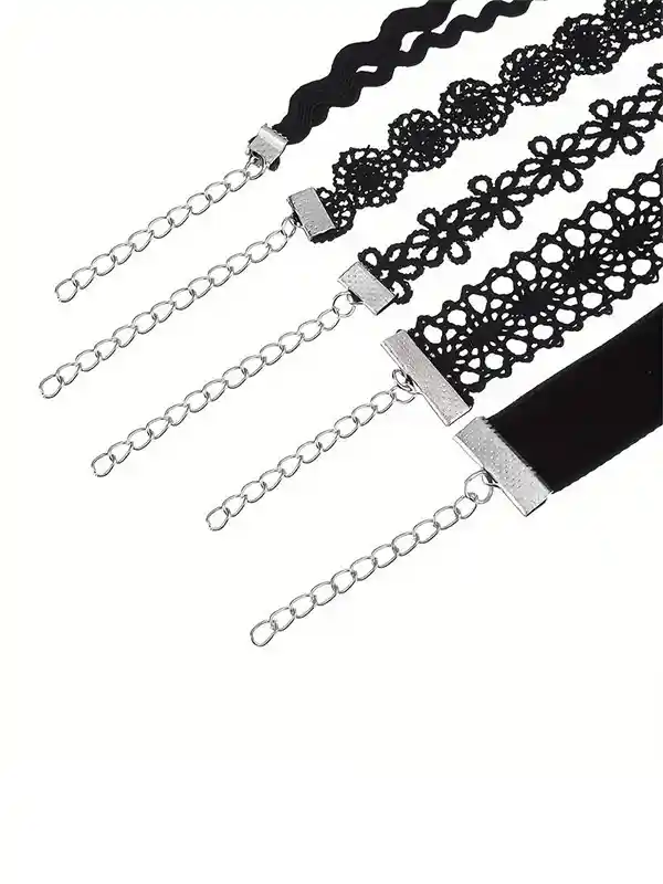 Zestaw siedmiu aksamitnych chokerów z różnymi ozdobami