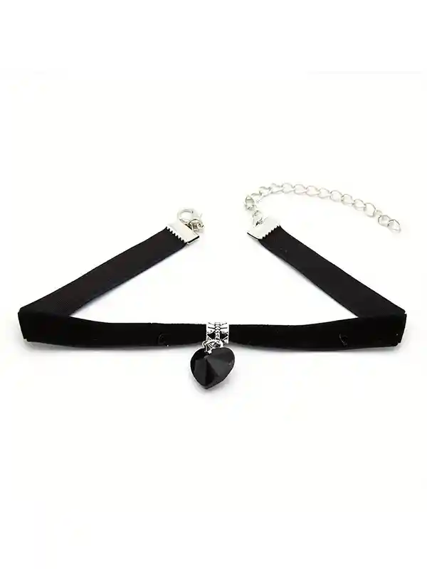 Zestaw siedmiu aksamitnych chokerów z różnymi ozdobami